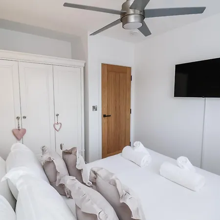 Pearl Stone House 惠特比