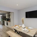 Pearl Stone House Дом отдыха Уитби